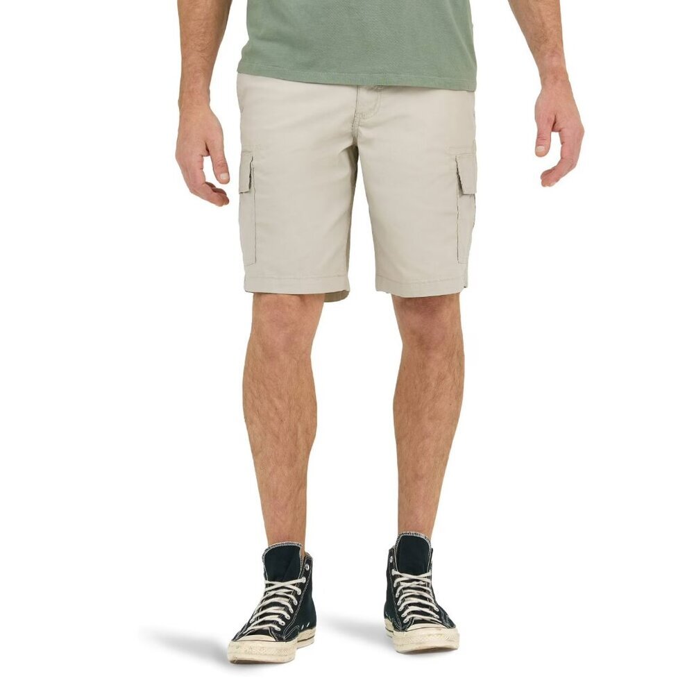 Lee Men's Dakota Cargo Short, Size 46, Relaxed Fit, Mid Rise, 10" inseam, Begie